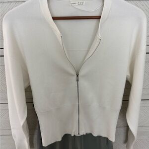 Elegant Off-White Zip-Up Cardigan. Oysho